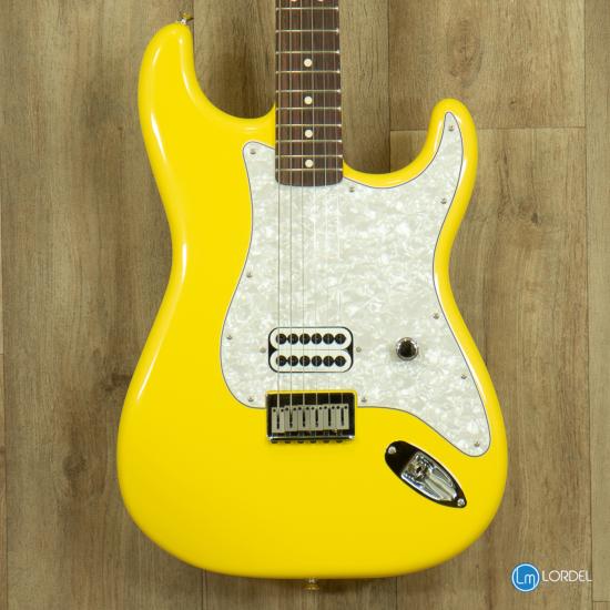 Fender Tom Delonge Signature graffiti yellow